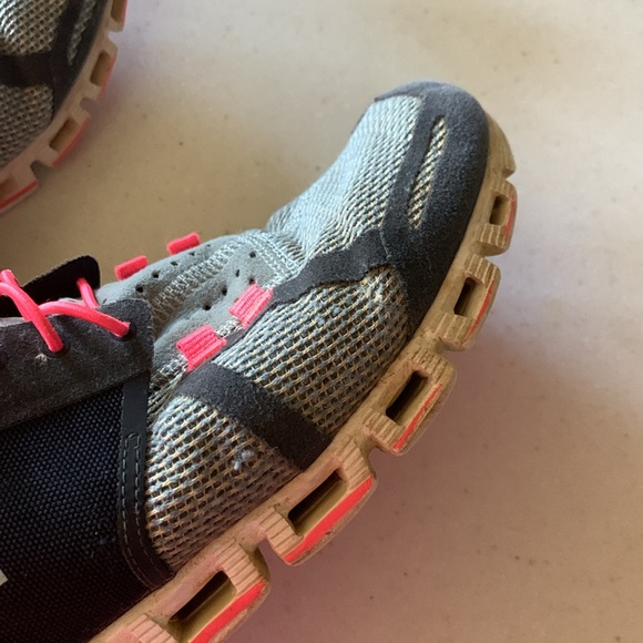 ON Cloud running shoes - Picture 6 of 8